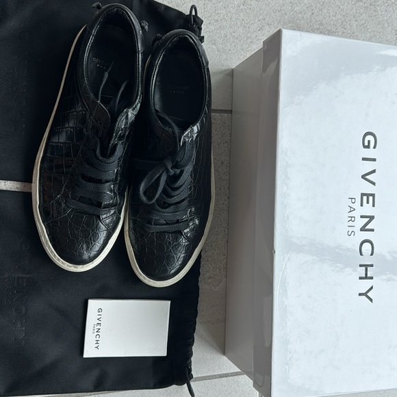 Trainers sneakers in shiny padded leather - black in - black  Black leather Givenchy women’s sneakers, size EU 38.5